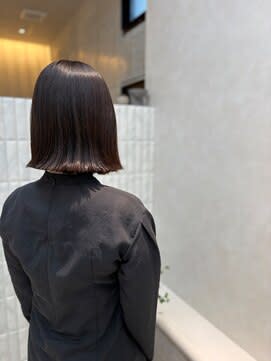 シャープなラインが魅力の「切りっぱなしボブ」