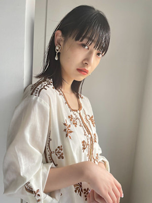 ミディアムボブ×カーキグレージュ