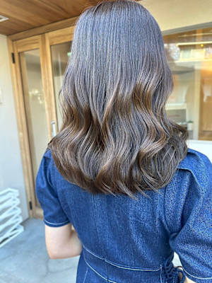 くすみブラウン