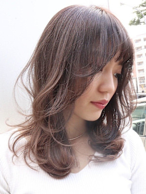 ふんわりミディアムヘア