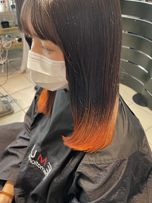 目を引くオレンジのエンドカラー