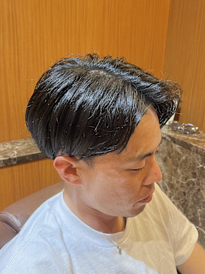 銀座　理容室　センターパート　刈り上げ