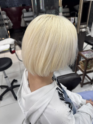 ホワイトブロンド【錦糸町北口】/ anri