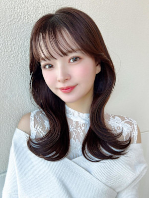 後れ毛が可愛い顔周りハイレイヤーロングチェリーブラウン 