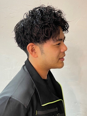 ツイストスパイラルパーマ 黒髪 ツーブロック 刈り上げ