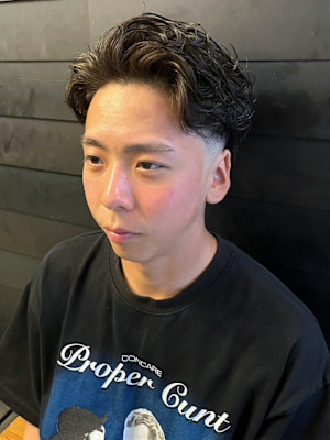 ナチュラルパーマ ダウンパーマ オールバック スキンフェード