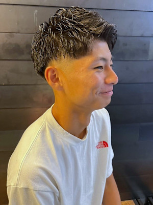 フェードカット ショート ダウンパーマ アップバング