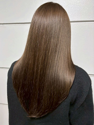 オリーブベージュ 透明感カラー ロングレイヤー ツヤ髪
