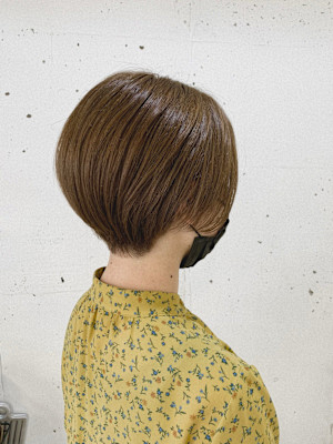 個性派カットショートスタイル×イエローベージュ