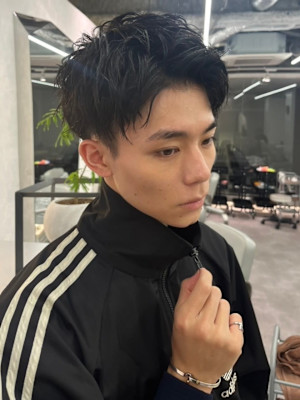 黒髪　町田スパイキーショート　アップバング　ツーブロック