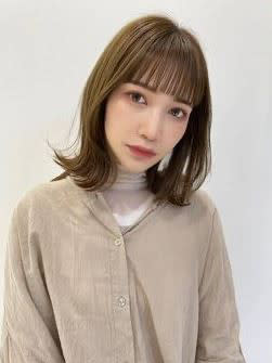 外ハネくびれミディで叶える、大人可愛い春スタイル☆