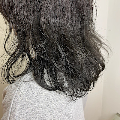 オリーブグレージュ