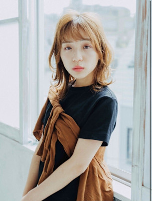 ウルフ外ハネセミロング