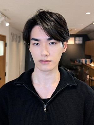 ネオウルフ×センターパート束感レイヤー