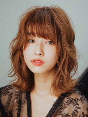 大人かわいい外ハネミディ