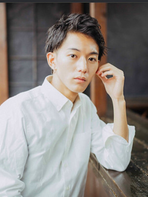 刈り上げないアップバングスタイル