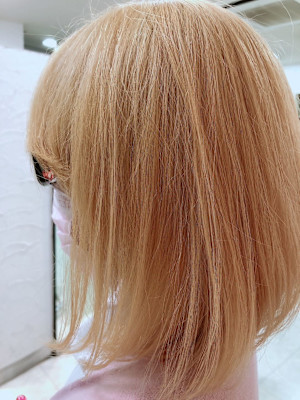 ハイトーンベージュ×ストレートボブ