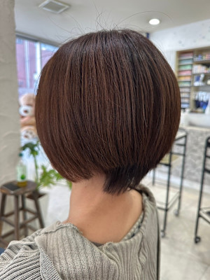 まとまりボブ×こっくりブラウン／丸みシルエットが人気
