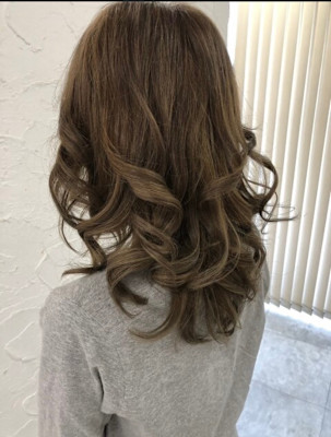 くびれミディ×ゆる巻きパーマ／垢抜け王道スタイル