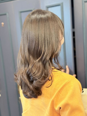 オリーブグレージュ