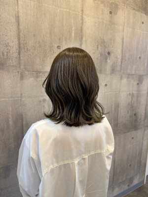 オリーブグレージュ