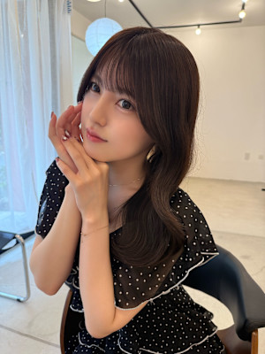 透けるグレージュカラー