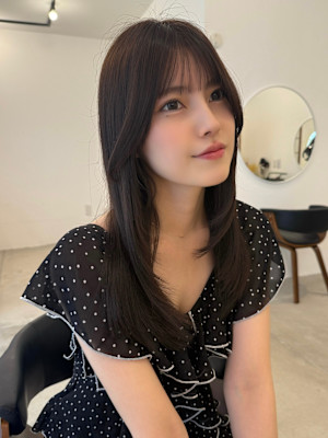 透けるグレージュカラー