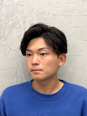 スーツに合う　大人の抜け感ヘア/七三/ニュアンスパーマ