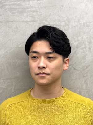 ラフなのにキマる　大人のアップバング×ニュアンスパーマ