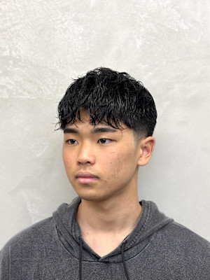 清潔感とトレンドを両立　爽やか束感ショート/刈り上げ