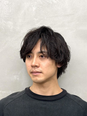 抜け感溢れる大人ニュアンスパーマ/黒髪/メンズパーマ