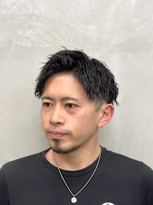 色気と男らしさ◎ツイストスパイラルで攻める黒髪ヘア