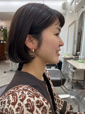 毛先にワンカールつけたボブヘア