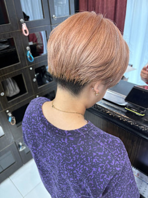 刈り上げ女子/ハイトーンカラー/ペールオレンジ