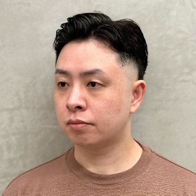 清潔感と落ち着きを兼ね備えたフェードカット/メンズカット