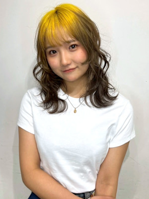 ルーツカラー イエロー ベージュ ミディアム 巻き髪