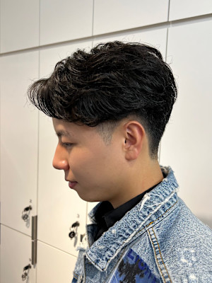 刈り上げ／ダークアッシュ／スペインカール／パーマスタイル