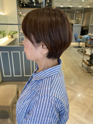 2025年赤羽美容室人気丸みくびれショートボブ冬カラー