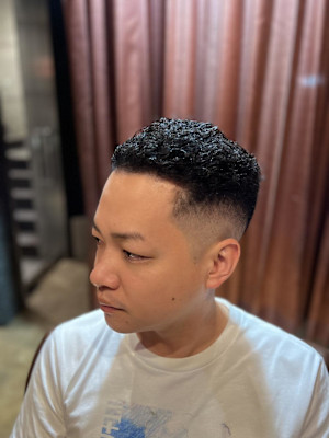 天然パーマにフェードカットコース