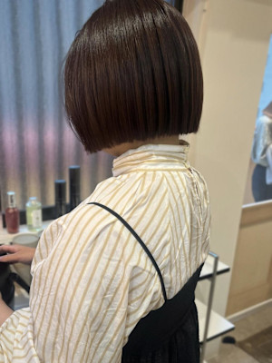 暖色ブラウン×ぷつっとボブ