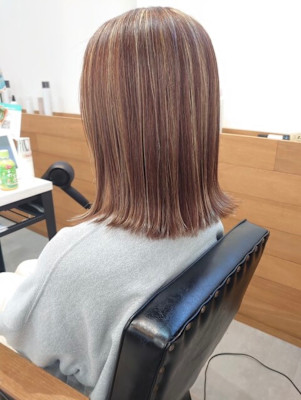 白髪ぼかしハイライトボブ