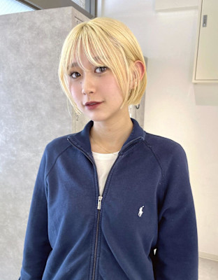 【rizu】ブロンド/金髪/ブリーチ/ボブ/切りっぱなしボブ