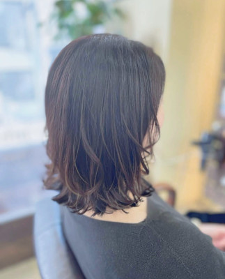 柔らかい雰囲気のミディアムボブ