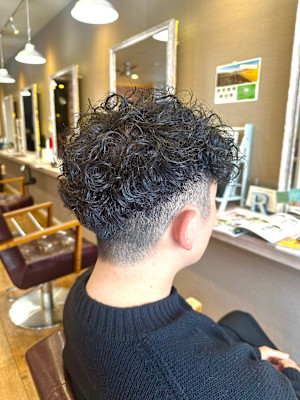 ツイストスパイラルパーマツーブロックマッシュメッシュフェード