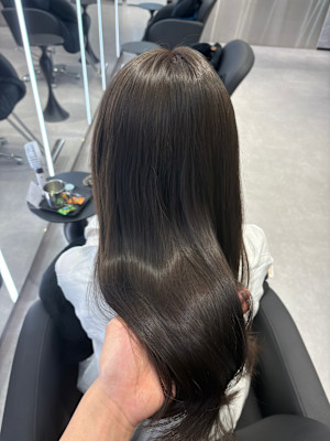 透明感の溢れるオリーブグレージュ♪10代20代30代