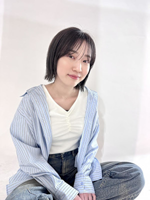 ミニボブ小顔暗髪切りっぱなしボブ外はねボブ黒髪