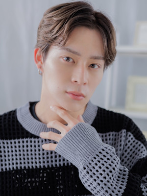 アップバングくせ毛風モテ髪メンズコンマヘアニュアンスデザイン