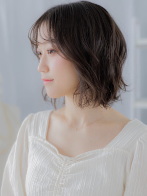 透けバングフェザーパーマゆるふわボブディ　細めハイライト