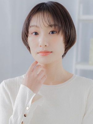 小顔シースルーバングショートカットレイヤー　マロンベージュ