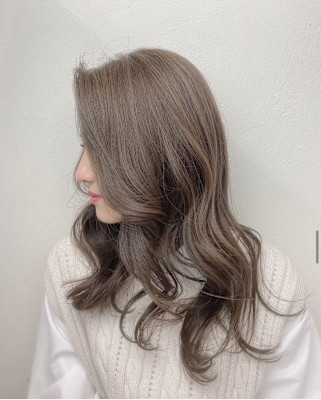 透明感グレージュカラー